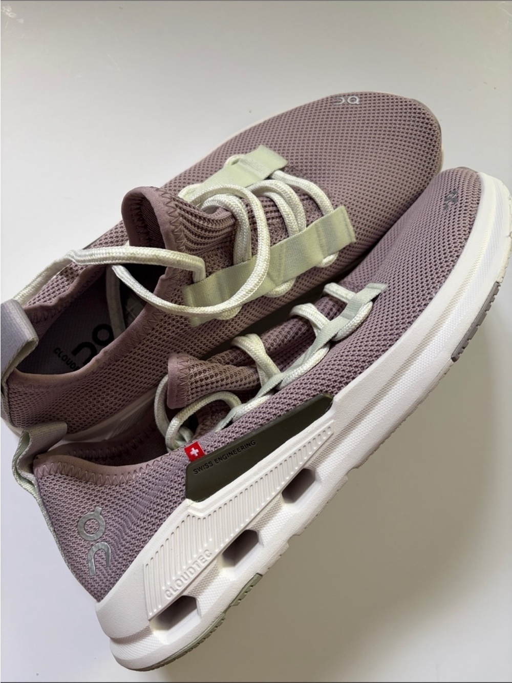 On Running On Cloud Shoes Sneakers Women's Cloudeasy Color: Heron/Aloe size 8.5 - Picture 9 of 12